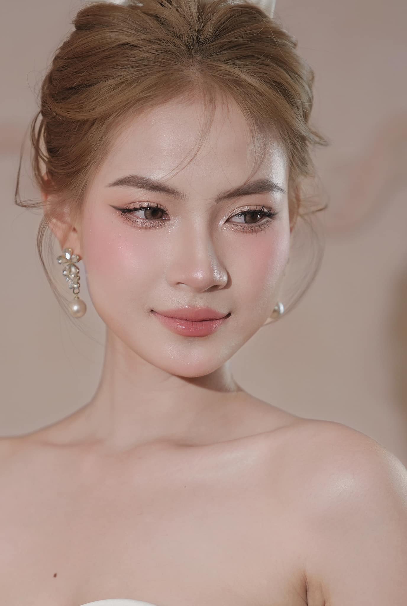 Private makeup photoshoot service in Da Nang for couples and resort guests