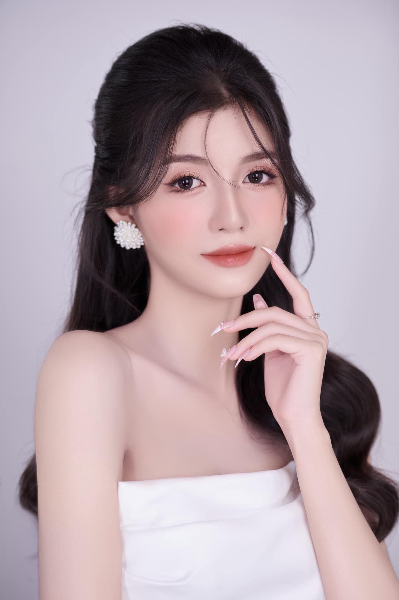 Natural makeup service in Da Nang for resort guests