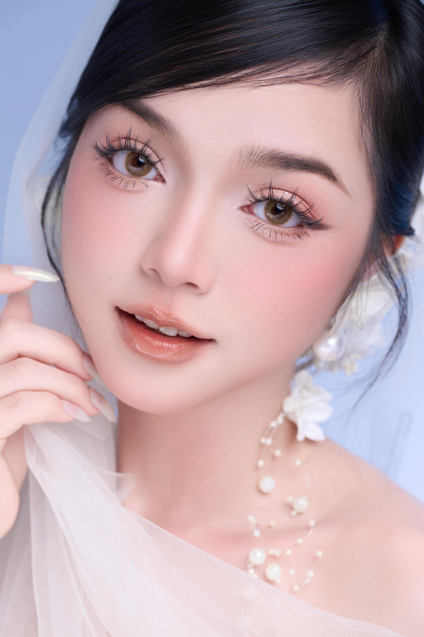 Luxury bridal makeup for Da Nang beach wedding